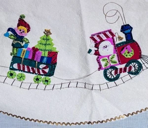De Colección Bucilla Fieltro Árbol de Navidad Falda Mantel Tren Elfos Lentejuelas Pom Pom - Imagen 1 de 21