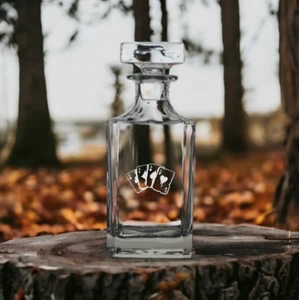 Aces Cards Decanter 26 Oz Bourbon Whiskey Premium Glass Personalize Poker NEW - Picture 1 of 6