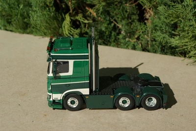 WSI / CAMION DAF XF SPACE CAB 6 X 2 J. VAN WALSEM TRANSPORT   + BOITE - Photo 1/4