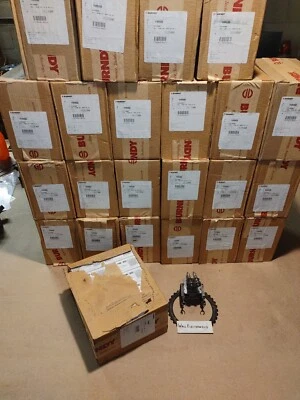 Burndy HYCRIMP Compression Tap YHR-800 == YHR800 = NEW BOX OF 10 - Image 1 of 4