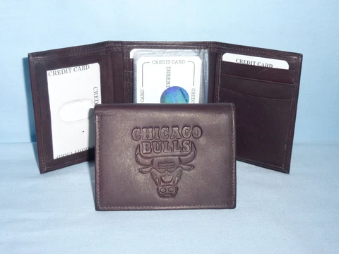 CHICAGO BULLS   Leather TriFold Wallet   NEW   dark brown 3 lw Cover