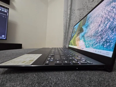 ASUS ZENBOOK UX325EA 13" i7-1165G7 16GB RAM 512GB SSD OLED HDR - Bild 1 von 4