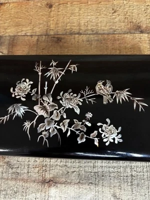 "Joyero vintage de laca oriental con incrustaciones de madreperla pájaros florales 8""x4,25""" Foto 1 de 4