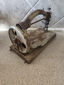 Rare Antique Ideal Traveling Sewing Machine 1920’s - Picture 1 of 5