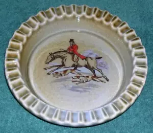 WADE CERAMICS - Large Porcelain Ashtray, 6" Diameter, Hunter w/ Horse and Dogs - Picture 1 of 1