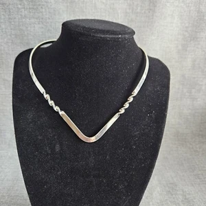 Silver Tone Choker Collar Necklace V Shape Shiny Jewelry Small - Picture 1 of 8