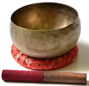 Tibetische Klangschale Typ Khopre 400 - 450 g mit Ringkissen & Reibestab - Bild 1 von 8