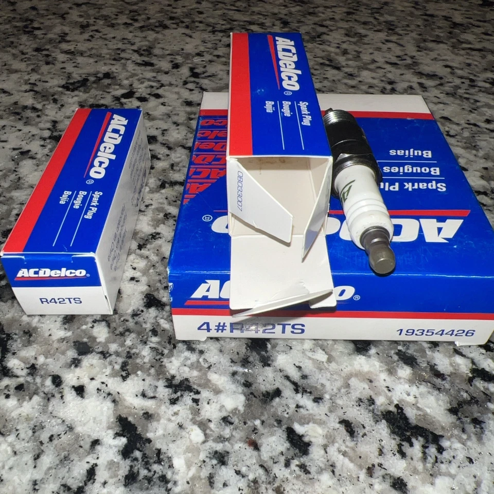 NEW GENUINE GM ACDelco Spark Plugs R42TS Set Of 6 - Image 1 of 4