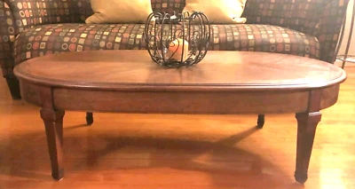 Mesa de centro de madera ovalada HTF Lane ALTAVISTA  Foto 1 de 4