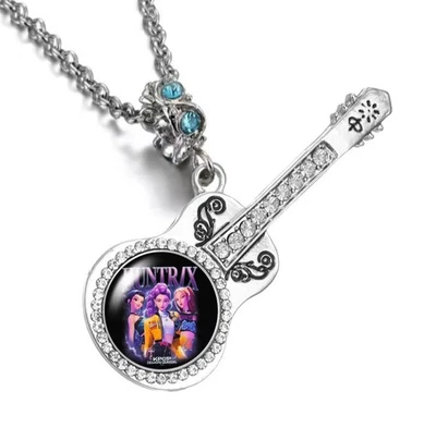 KPOP Huntr/x Dije a Presión Plata Alas de Guitarra Corazón Colgante Collar Bolsa de Regalo Gratis Foto 1 de 4