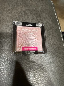 Wet n Wild Megaglo Highlighting Powder 323b Botanic Dream - Picture 1 of 2