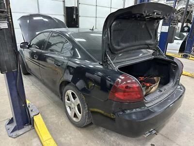 Guardabarros delantero izquierdo usado se adapta a: Pontiac Grand Prix GXP 2008 delantero izquierdo grado A Foto 1 de 4