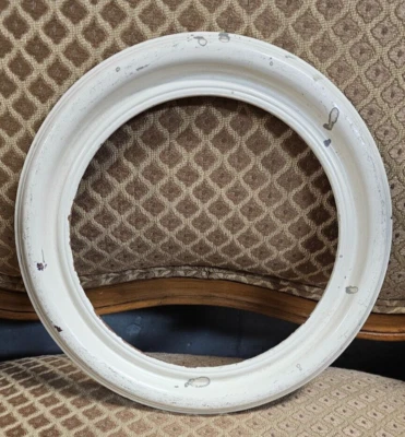 Antiguo marco redondo de madera de 10 1/2" color blanco roto PAT #1914951 coleccionable 1933 Foto 1 de 4