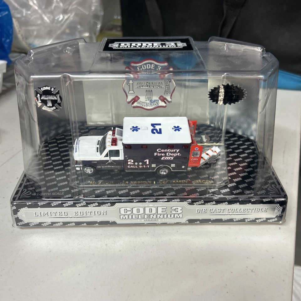 Código 3 Ambulancia #12214 Millenium Ford F-350 Foto 1 de 4