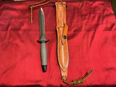 Cuchillo de hoja fija de combate Gerber Mark II CON FUNDA DE CUERO Hecho en EE. UU. De colección Foto 1 de 4