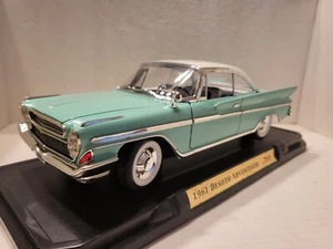 1961 Desoto Adventurer Road Signature 1:18 Die Cast - Picture 1 of 8