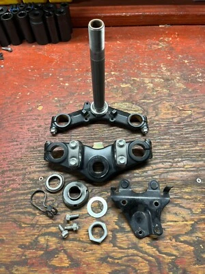 Honda XR80R XR100R 1985-1996 abrazaderas triples y herrajes Foto 1 de 4