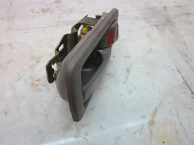 Manija de puerta Camry 1993 Toyota lado derecho pasajero delantero interior abridor Foto 1 de 4