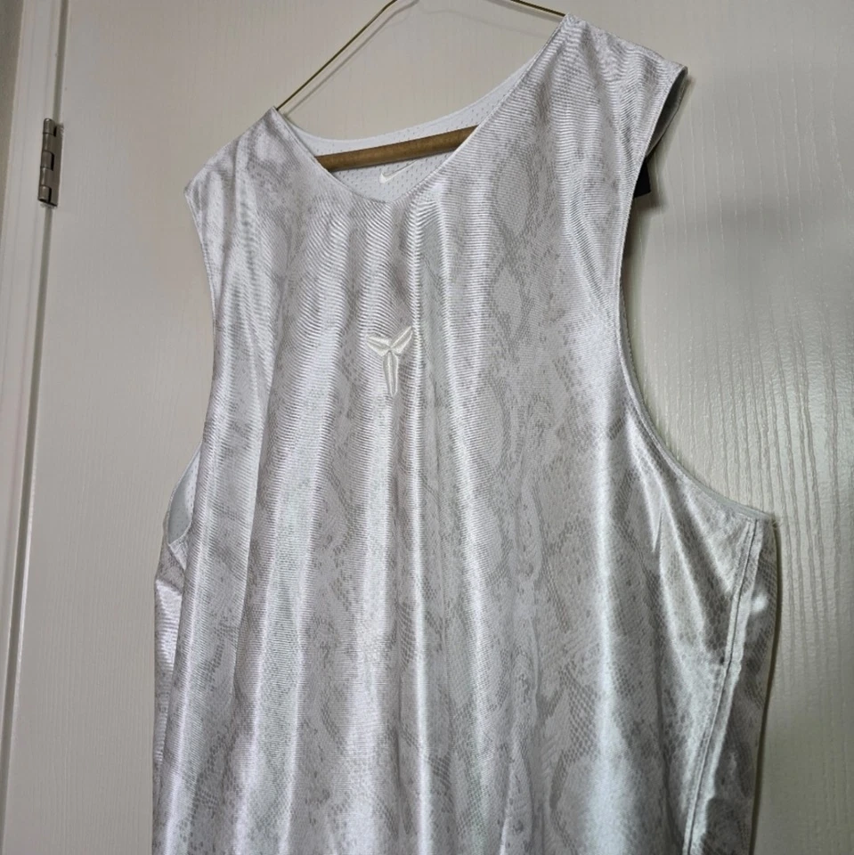 Nike Kobe Dri-FIT Standard Issue Reversible Jersey Men’s Large L Halo FZ0934-100