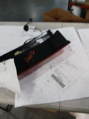 2005 GMC Savana 1500 Left Tail Light Assembly - White - Used - 433762 Foto 1 de 4