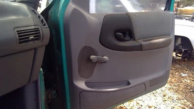 Painel de acabamento da porta da frente RANGER 1994 1360899 - Imagem 1 de 4