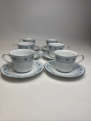 6 tazas y platillos planos Noritake Bluecourt delicado patrón de uva blanco azul pálido - Imagen 1 de 4