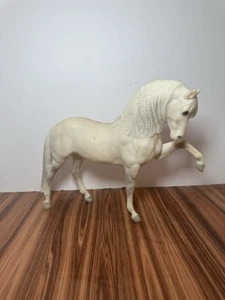 Breyer Traditional Horse 1217 Robert Vavra's Majestad from Legionario III sku 25 - Bild 1 von 6
