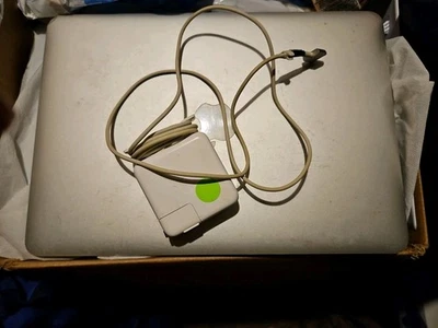 Apple MacBook Air 13" (256GB SSD, Intel Core i5-3427U, 1.80 GHz, 4GB) Notebook - - image 1 of 4