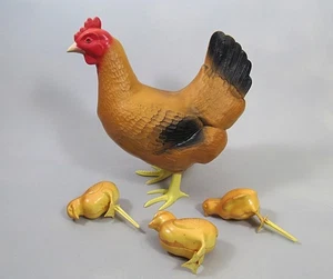 Ancien moule à soufflé plastique poule et 3 poussins poulets années 50 ornements pelouse - Photo 1/10
