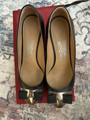 Auténtico Salvatore Ferragamo Nuevo Negro Acolchado Vara Arco Bomba Tacones Zapatos 8.5 B Foto 1 de 4