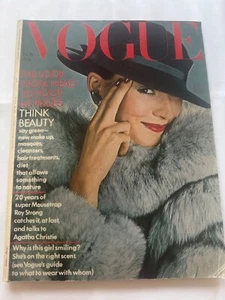 Vogue Magazine - November 1972 - Susan Moncur Cover - Vintage Fashion - Foto 1 di 8