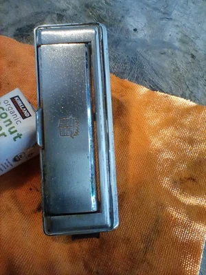 CENICERO PUERTA TRASERA DERECHA INTERRUPTOR VENTANA ENCENDEDOR BISEL 74-79 CADILLAC 9843728 Foto 1 de 4