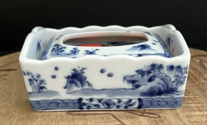 Vtg Chinoiserie Porcelain Landscape Blue & White Lidded Small Tissue Box Holder - Picture 1 of 8