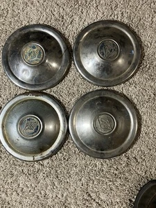 Riley Automobile Hubcap Riley 4/68 4/72 Hub Cap - Riley with Badges  Full Set - Picture 1 of 6