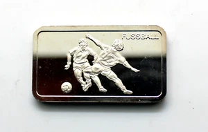 Barra de plata fina Degussa Feinsilber Alemania 1986 fútbol/fútbol 1 oz .999 rara - Imagen 1 de 2