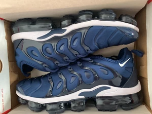 Air VaporMax Plus bianco blu navy taglia 9 UK / 44 EURO / 10US / 924453-400 - Foto 1 di 14