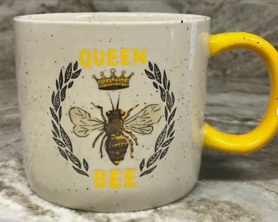 Taza de café grande Queen Bee con corona y motas. ETIQUETA. 20 onzas. Nuevo. Foto 1 de 4