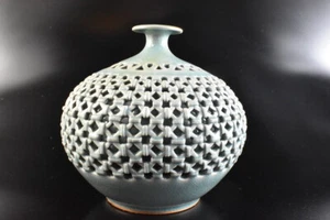 T6636: Korean Goryeo celadon patternWatermarks sculpture FLOWER VASE Ikebana - Picture 1 of 9