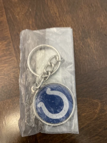 Vintage Indianapolis Colts NFL Metal Key Ring Keychain Still In plastic! Cover