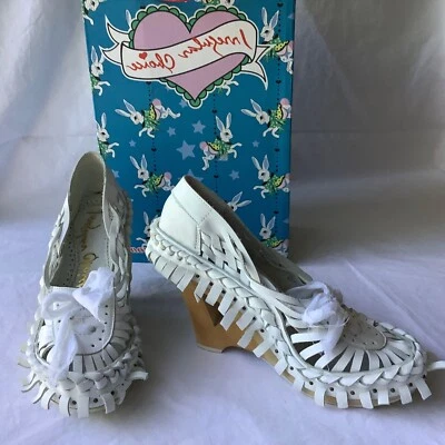 NWB Y2K 女式不规则选择白色皮革雕刻木质楔形高跟鞋 8 码 — 第 1/4 张图片