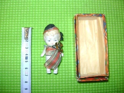 POUPEE MIGNONETTE ECOSSAISE ANCIENNE BISCUIT-PORCELAINE 1910 EN BOITE D'ORIGINE - Photo 1/4