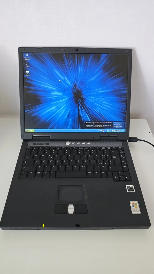 Pc Notebook Acer Aspire 1300 Usato funzionante S.O windows xp/ con floppy - Immagine 1 di 4