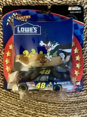 Capucha de colección 2002 Winner's Circle 1:43 Monte Carlo 400 #48 Lowes Looney Tunes NASCAR Foto 1 de 2