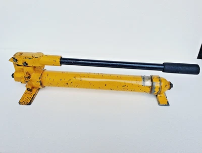 ENERPAC P39 Hydraulic Hand Pump Single Speed 10000 PSI / 700 Bar - Image 1 of 4