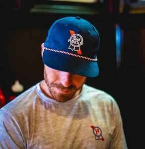 Pabst Blue Ribbon Collab Mütze mit Fahrradhandschuhen der Marke HandUp, Kneifvorderseil - Bild 1 von 4