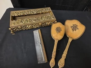 VINTAGE VERZIERTES GOLDFARBENES SCHMINKKOMMODE-SET SPIEGELKAMM BÜRSTE & TASCHENTUCHBOX - Bild 1 von 24