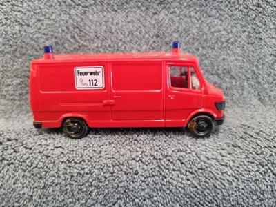 HERPA 1:87 Mercedes-Benz 207 D Feuerwehr Transporter - Bild 1 von 4