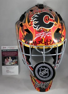 DUSTIN WOLF SIGNIERT FULL-SIZE CALGARY FLAMES TORWART HELM MASKE AUTOGRAMM JSA COA - Bild 1 von 4