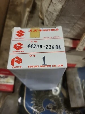 Nuevo de Lote Antiguo Suzuki DS 80 100 125 185 TS100 GP100 GP125 Petcock Tanque Combustible Gas  Foto 1 de 4