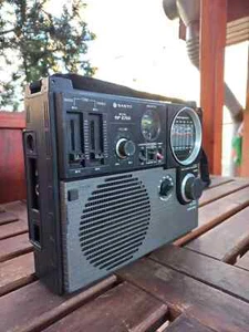 SANYO RP 8700 army style world receiver radio in mint condition - Picture 1 of 8